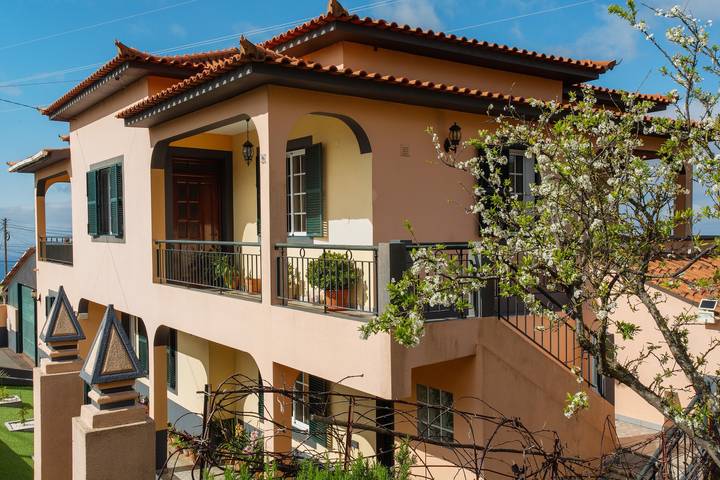 Entire apartment, Apartment 'Maria' with Sea View, Balcony and Wi-Fi in Canhas (Madeira), Madeira