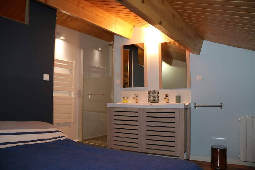 Ganze Wohnung, Eine renovierte Wohnung, wo Design und Traditionen Mix in Vogüé, Ardèche