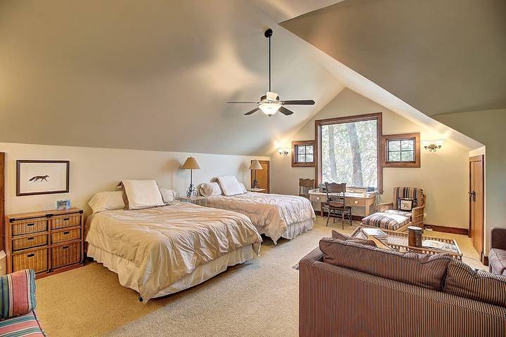 Vacation rental for 10 people, with terrace and yard in Flathead Lake