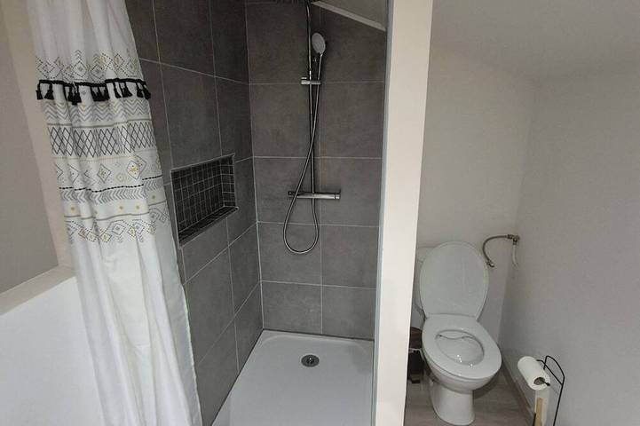 Entire apartment, New, fully-equipped, furnished apartment in a quiet neighborhood. in Bollène, Vaucluse