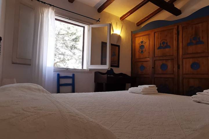 Detached villa with a large terrace and ocean view—200 m from the ocean in Baja Sardinia, Arzachena