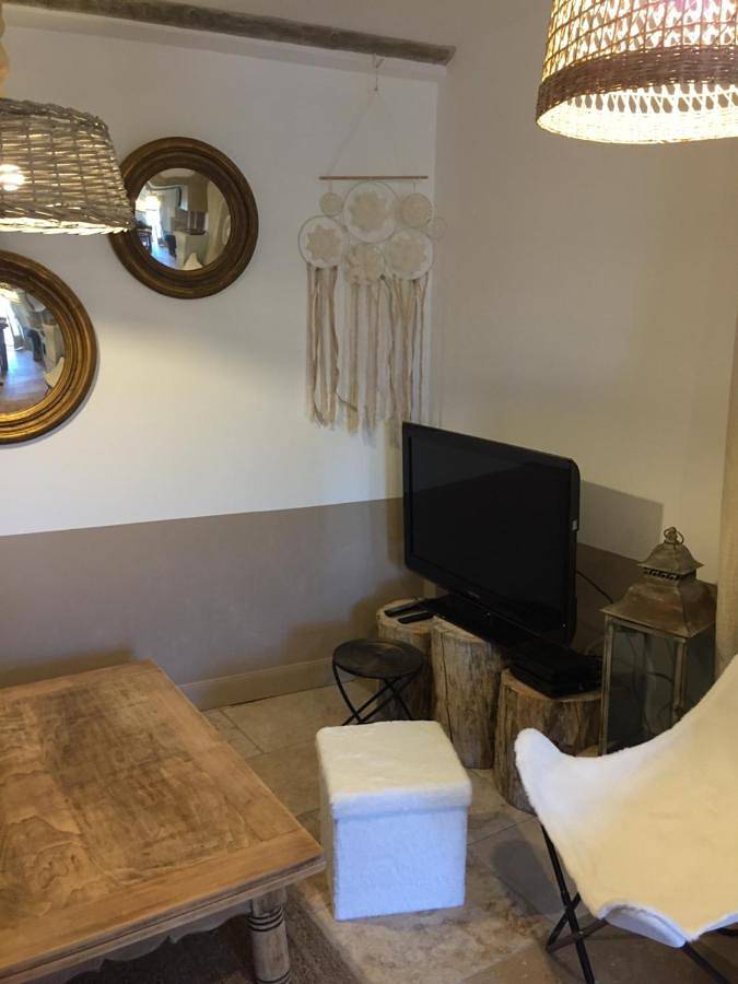 Ganze Wohnung, Two-Bedroom Apartment in Pierrevert, Regionaler Naturpark Luberon