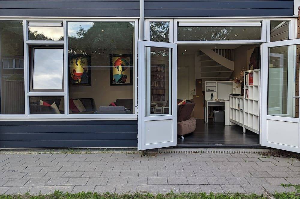 Charming 3-bedroom townhome in Lelystad perfect for your getaway. in Lelystad, Markermeer
