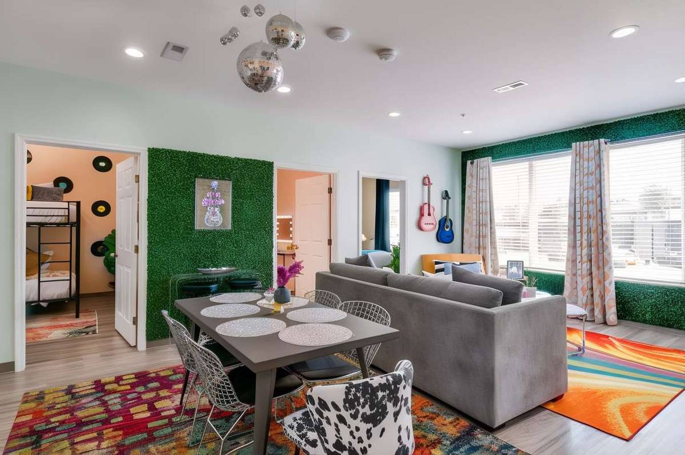 Entire apartment, New 4 Bedroom Apt near Dt  Walk to restaurants  in Nashville, Tennessee