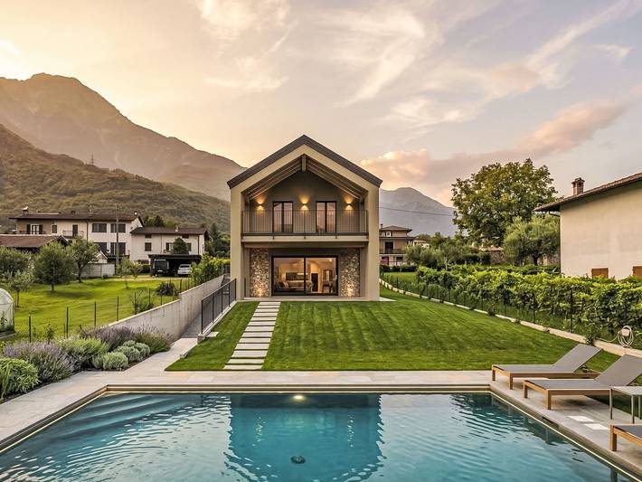 Ferienhaus für 9 Personen, mit Ausblick und Garten sowie Terrasse in Colico