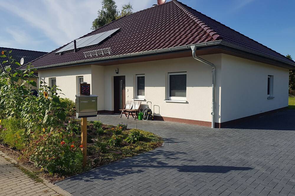 Blühendes Ferienhaus am Scharmützelsee in Storkower See, Wendisch Rietz