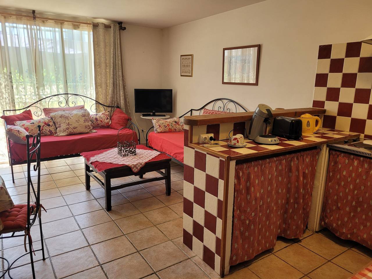 Ganze Wohnung, Cottage „Mas Cornille“ mit Bergblick, Wlan und Klimaanlage in Fontvieille, Arles und Umgebung