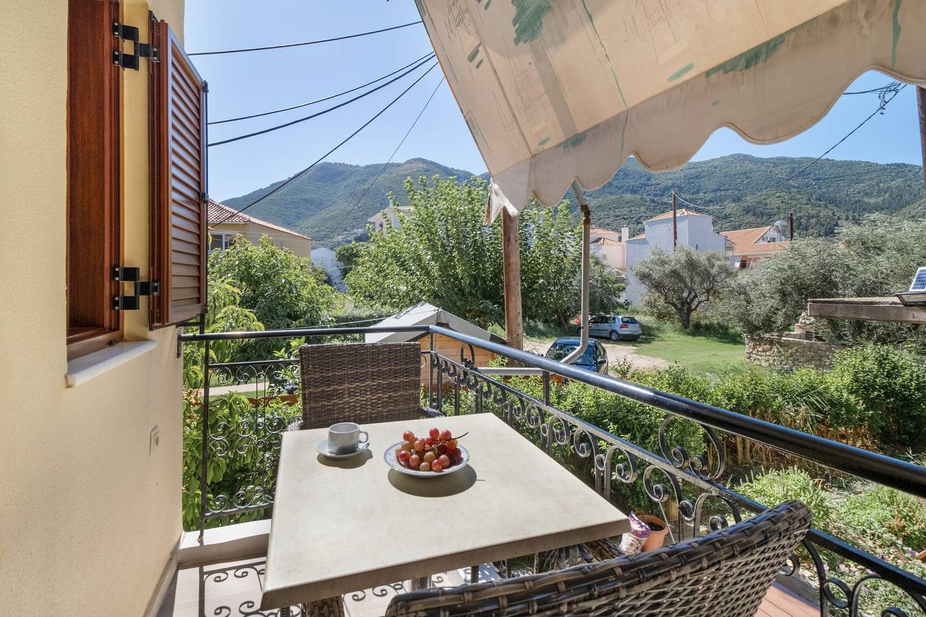 Entire studio, Studio Apartment 'Vaso' with Mountain View, Wi-Fi and Air Conditioning in Nikiana, Alexandros