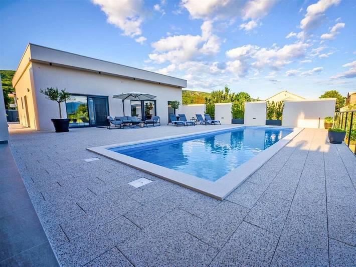 Villa in Imotski mit Schwimmbecken in Imotski, Makarska Riviera