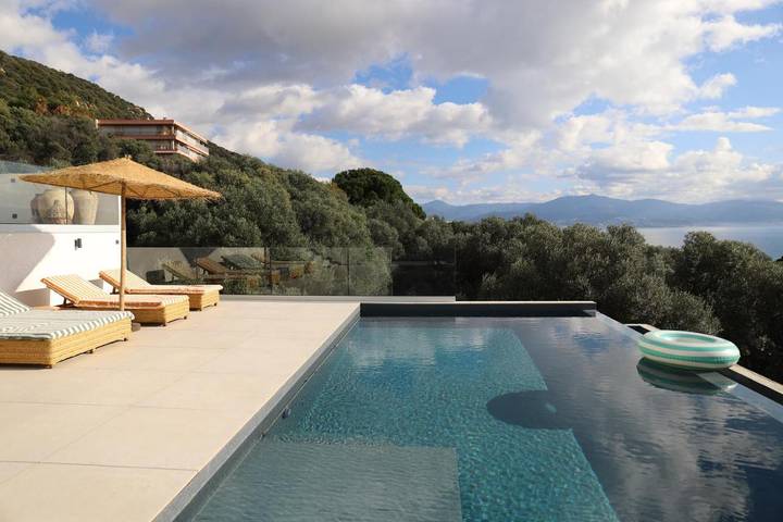 Villa per 10 persone, con giardino e idromassaggio nonché piscina e sauna a Ajaccio