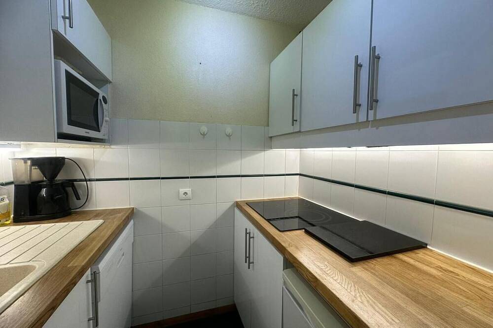 Apartamento entero, A 100m de las pistas de esquí, 6.o piso, vista pistas, piscina, balcón, tv, local para esquís, 35m² in La Plagne, La Plagne-Tarentaise