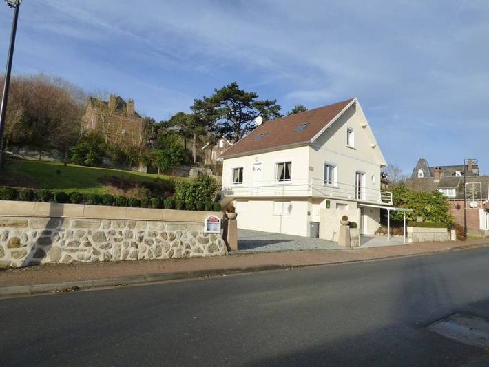 Ferienhaus für 10 Personen, mit Balkon und Terrasse sowie Garten und Ausblick in Veulettes-sur-Mer
