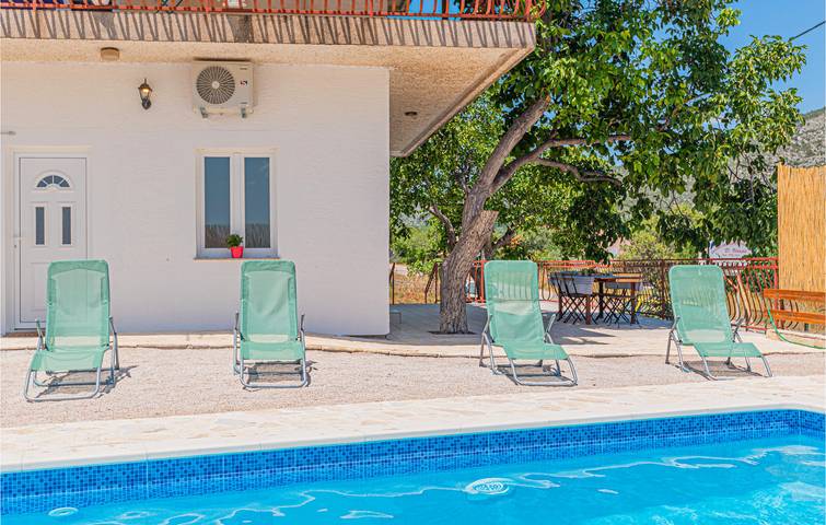 Ferienwohnung für 5 Personen, mit Pool und Terrasse, mit Haustier in Grad Šibenik - 2