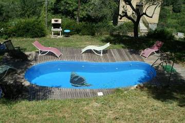 Gîte pour 6 personnes, avec terrasse ainsi que piscine et jardin à Olmiccia
