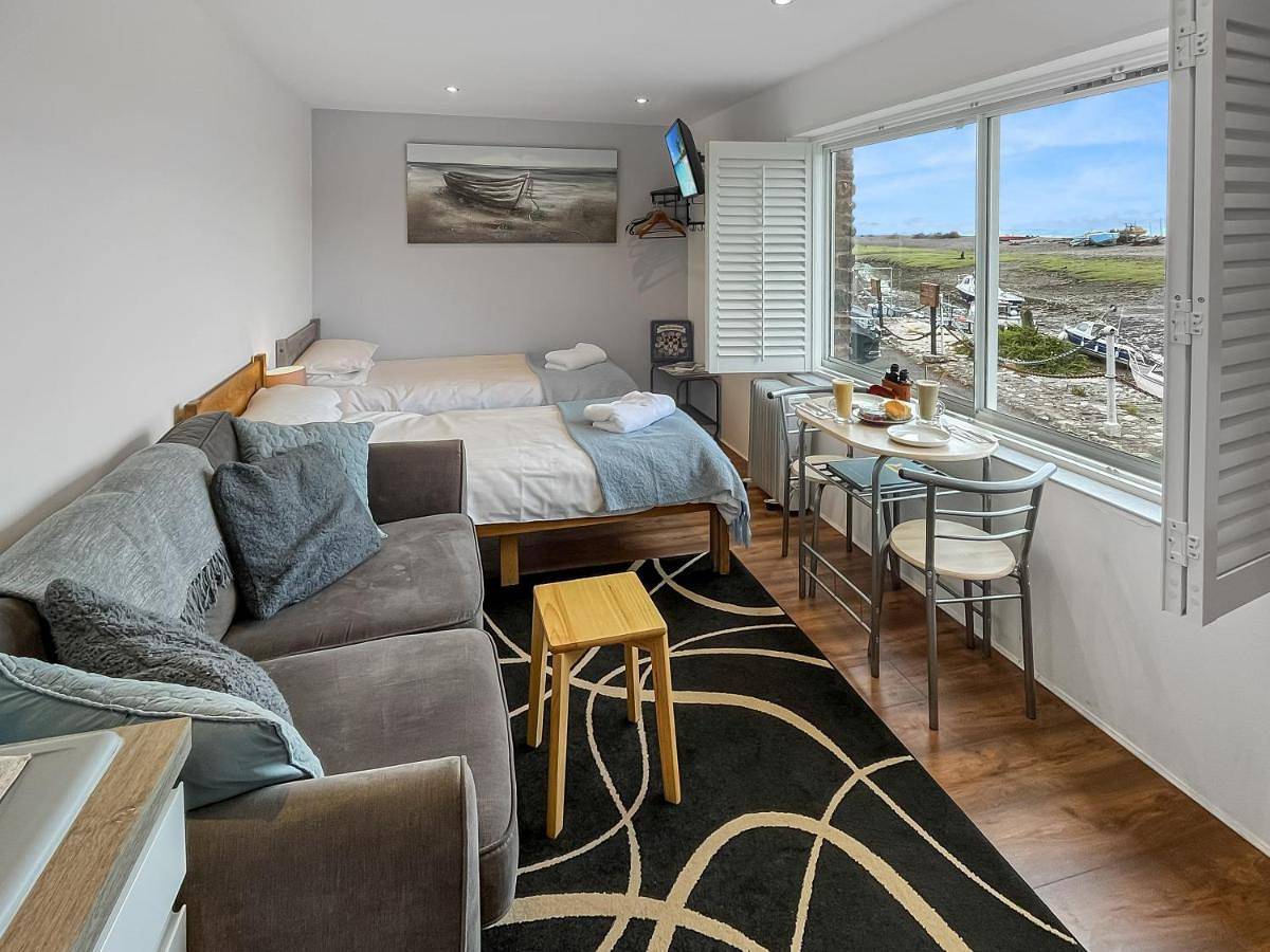 Entire apartment, Harbour House Studio Porlock Weir in Porlock, Somerset