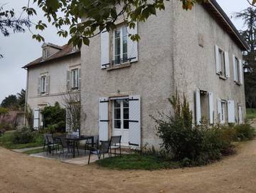 Gîte pour 9 personnes, avec terrasse et jardin à Jons