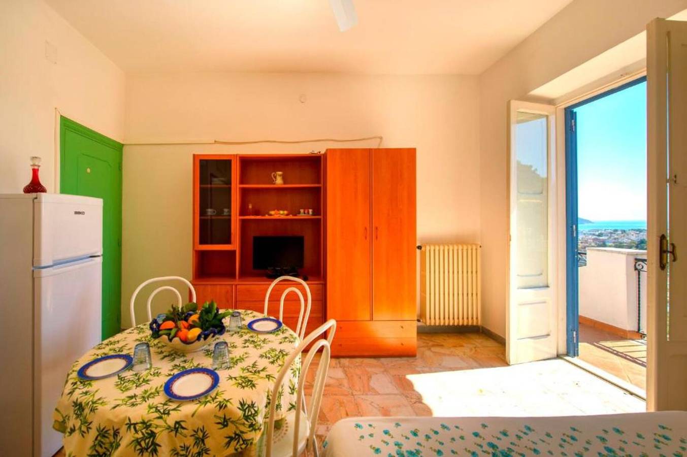 Appartamento intero, Appartamento 'Vista Castello' con vista mare, terrazza privata e Wi-Fi in Ischia Città, Ischia