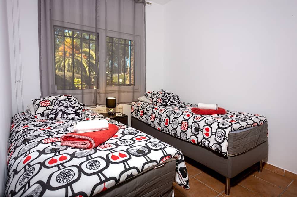 Wunderschöne Villa mit sehr großem Pool / Tennisplatz / exotischem Garten (4000 m ^ 2) in Aroeira, Corroios