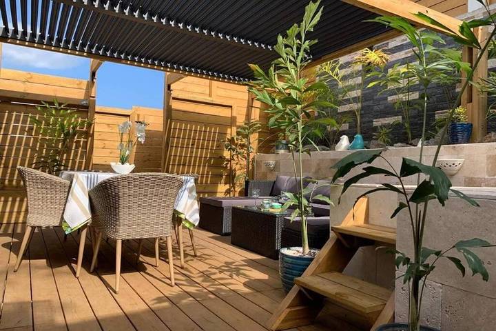 Location de vacances pour 4 personnes, avec vue ainsi que jardin et piscine à L'Étang-Salé - 2