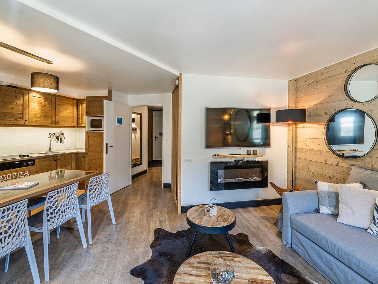 Ganze Wohnung, Renoviertes Apartment im Zentrum von La Tania, direkt an den Pisten für 4 Personen in La Tania, La Perrière