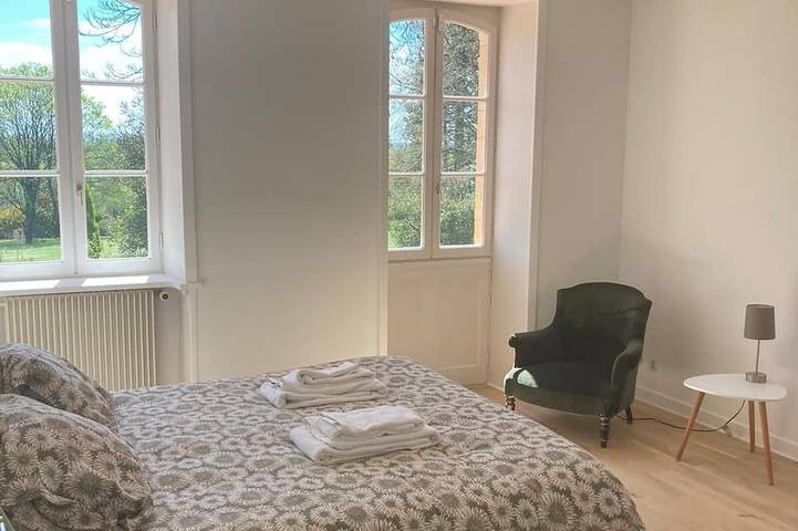 Location de vacances pour 12 personnes, avec jardin ainsi que jacuzzi et piscine à La Motte-Saint-Jean - 4