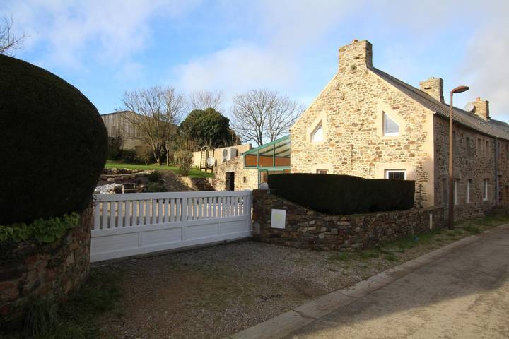 Gîte pour 6 personnes, avec terrasse et jardin à Jobourg