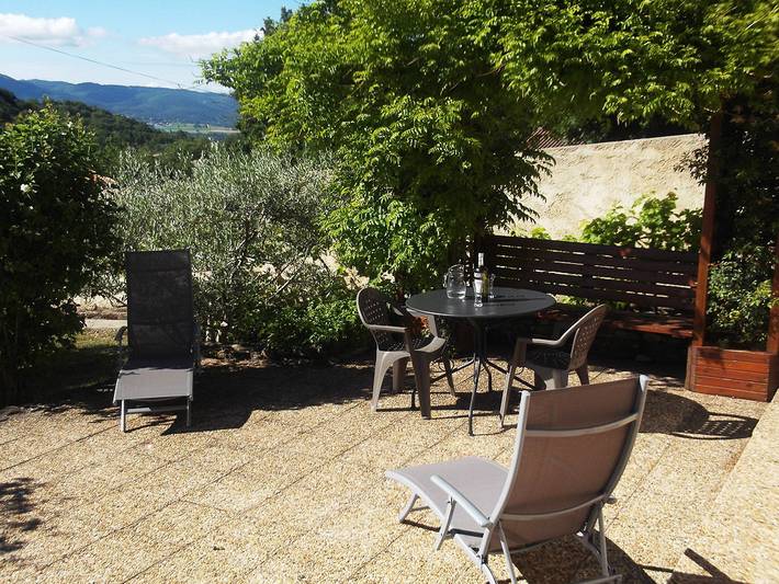 Gîte pour 6 personnes, avec Terrasse ainsi que Jardin et Vue