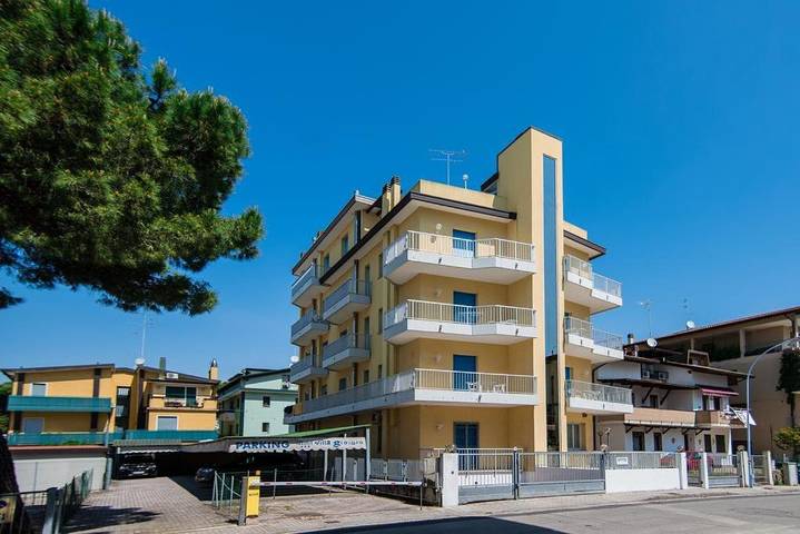Apartament wakacyjny dla 4 osób, z widok i balkon w Jesolo