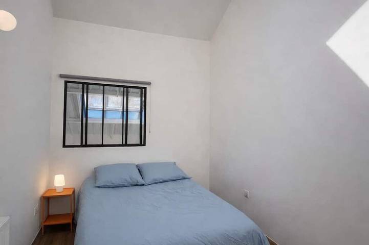 Entire apartment, Architect's duplex loft 3 double bedrooms & 2 private parking spaces in Mulhouse, Mulhouse region