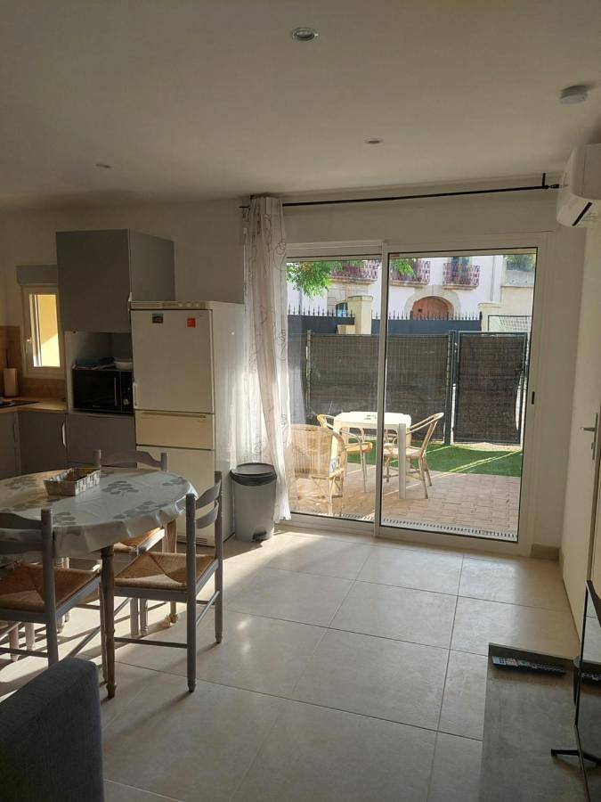 Gîte pour 6 personnes, avec jardin et vue à Nébian