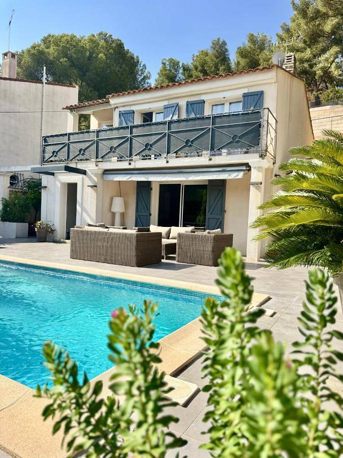 Villa pour 10 personnes, avec Balcon et Terrasse ainsi que Jardin et Piscine