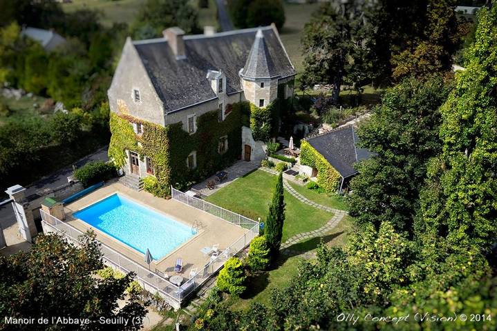 Cottage pour 3 personnes, avec vue et terrasse ainsi que jardin et piscine à Seuilly