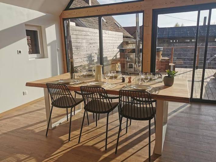 Gîte pour 6 personnes, avec terrasse ainsi que jacuzzi et piscine à Duntzenheim