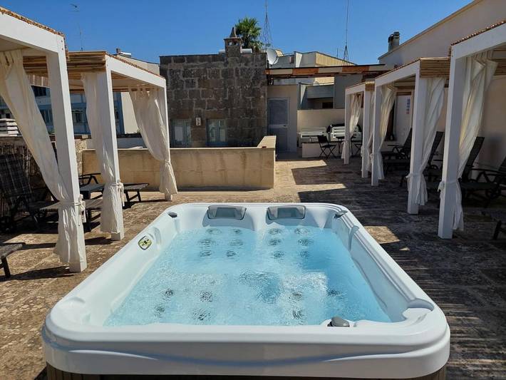 B&b per 2 persone, con Idromassaggio e Terrazza nonché Giardino e Sauna a Martano