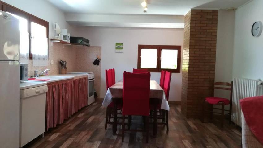 Gîte pour 8 personnes, avec terrasse à Semussac - 2