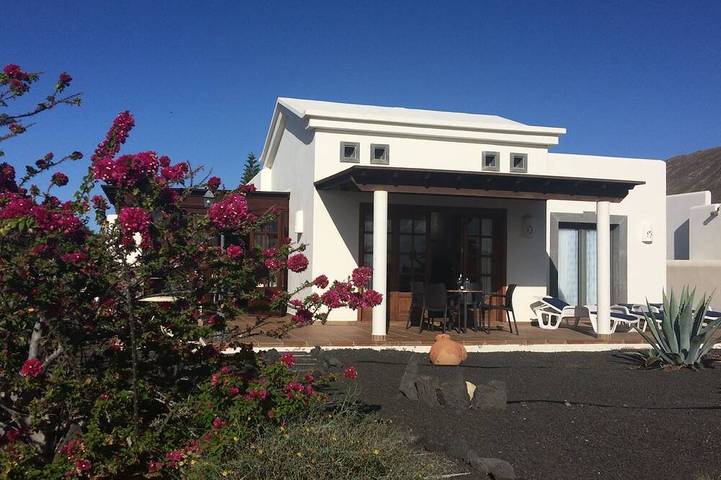 Villa for 5 people, with pool and garden as well as terrace - 1