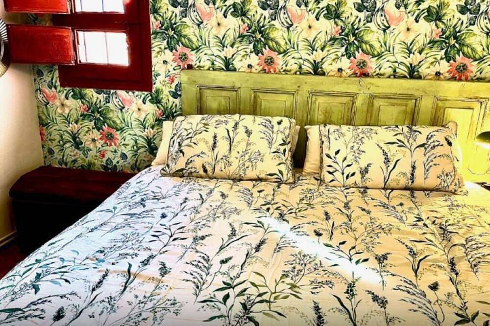 Riojania Heredad - Deluxe Room with king-size bed in La Rioja Province
