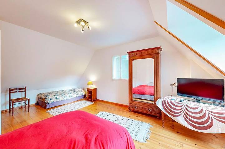 Location de vacances pour 6 personnes, avec jardin à Louvie-Soubiron - 2