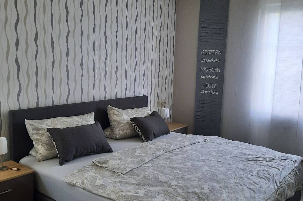 Ganze Wohnung, Moderne Ferienwohnung in Bitburg-Stadt, mit eigenem Außenwohlfühlbereich in Bitburg, Eifelkreis Bitburg-Prüm