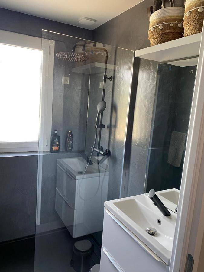 Appartement entier, One-Bedroom Apartment in Lançon-Provence, Côte méditerranéenne (France)