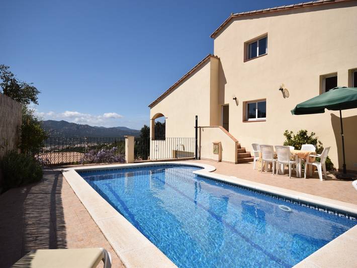 Vakantiehuis voor 8 personen, with Balkon and Terras as well as Tuin and Zwembad in Santa Cristina d'Aro
