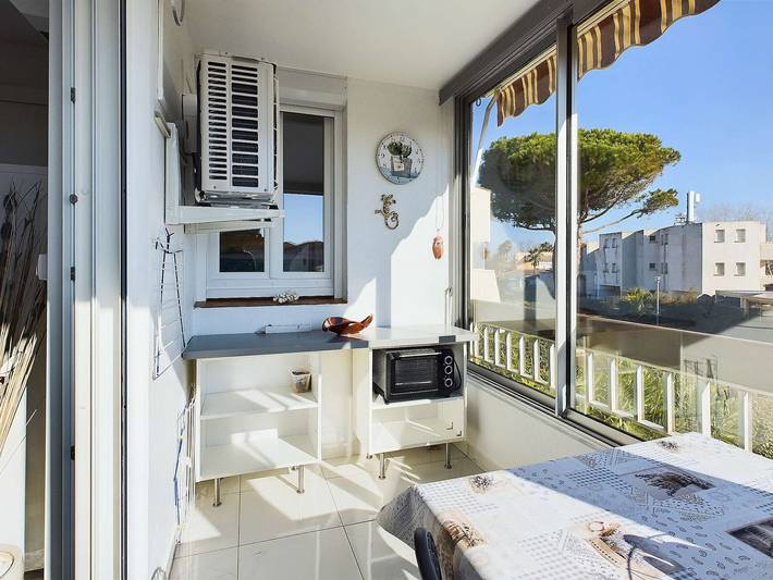 Entire apartment, Air-conditioned 2-room + cabin apartment with parking in the heart of Marseillan-Plage in Marseillan, Mediterranean Coast (France)