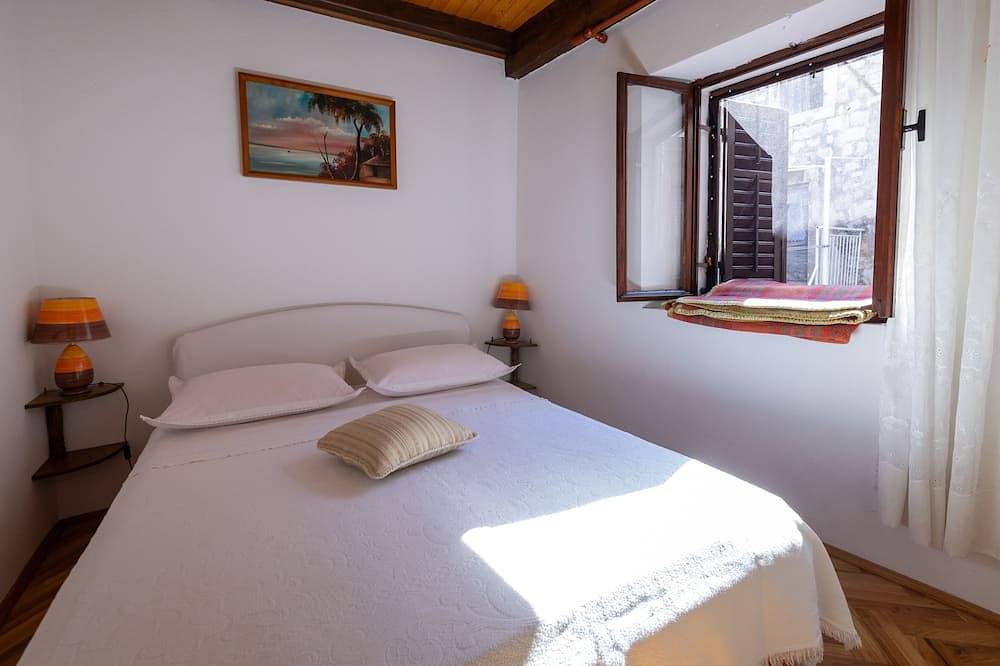 Entire apartment, Three bedroom apartment with balcony Stari Grad, Hvar in Stari Grad, Hvar