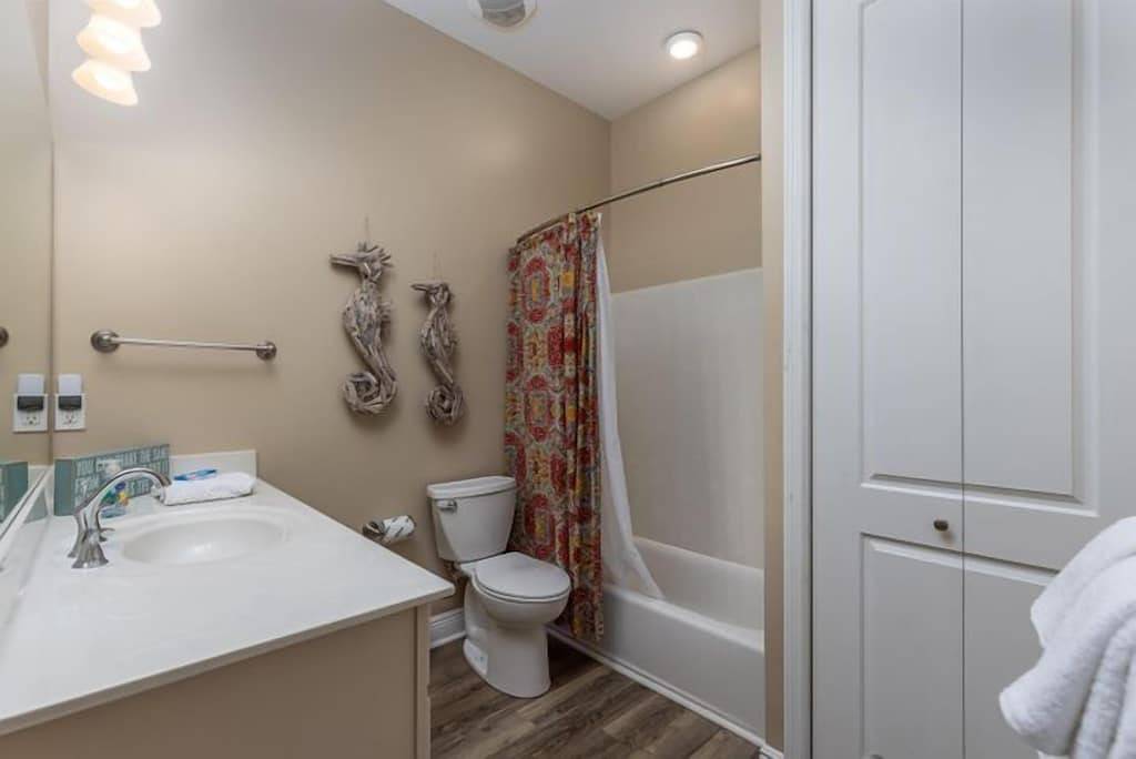 Ganze Wohnung, Direkt am Strand mit herrlicher Aussicht und King-Bed-Perfect Couples Getaway in der Seaside Area in Seagrove Beach, Emerald Coast