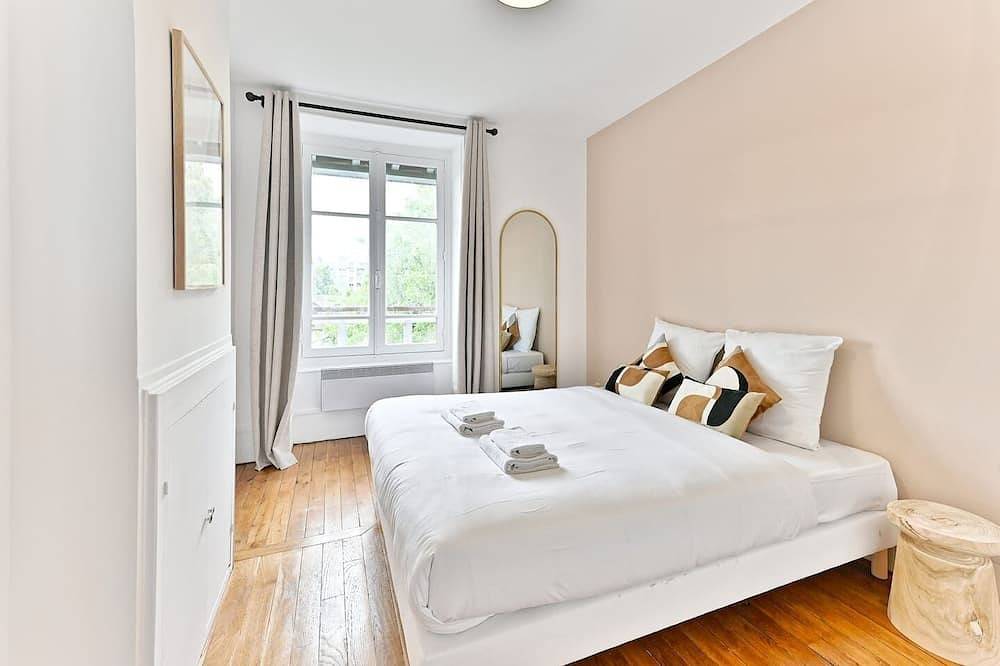 Entire apartment, Spacious apartment View of Paris Boulogne in Puteaux, Hauts-de-Seine