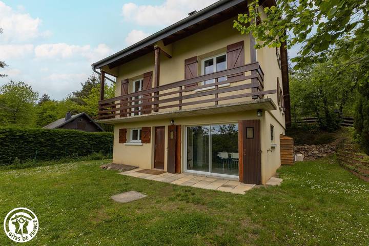Gîte pour 10 personnes, avec Terrasse ainsi que Jardin et Vue