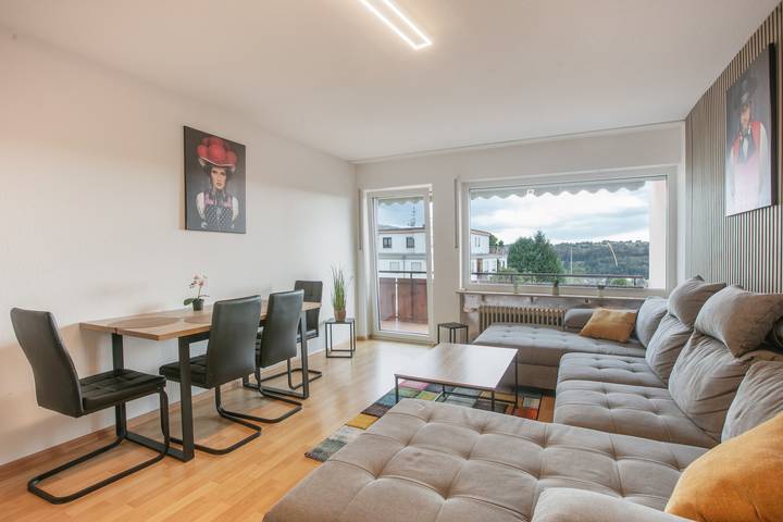 Hel lejlighed, Apartment 'Wehrblick' with Mountain View, Balcony and Wi-Fi in Wehr (Baden-Württemberg), Syd-Sorteskoven