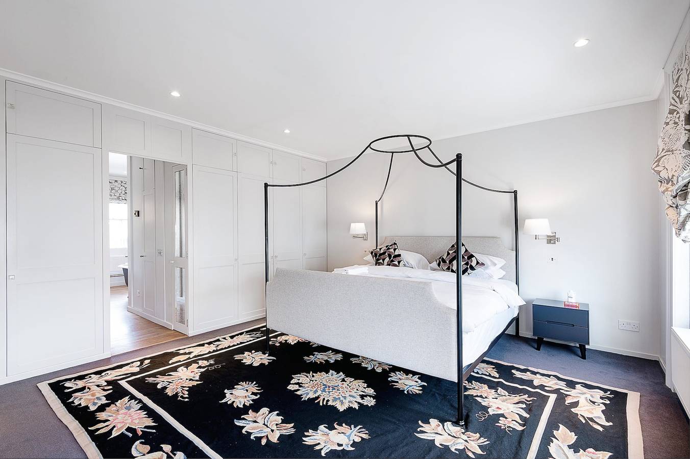 The Notting Hill Townhouse - by Out of Office Lifestyle in Kensington and Chelsea, London