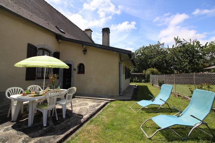 Gîte pour 4 personnes, avec jardin et terrasse dans Azereix