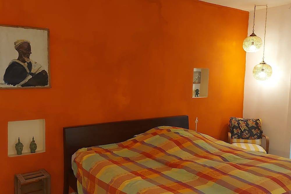 Cozy vacation home in picture-book village, 2 km to the beach at the Pont du Gard in Vers-Pont-du-Gard, Region de Nimes
